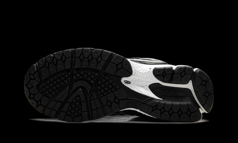 1906R "Black Grey White"